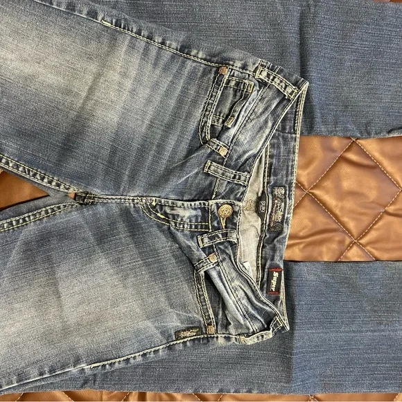 Silver SUKI Classic Blue Women's Jeans 28Wx35L - Picture 3 of 9